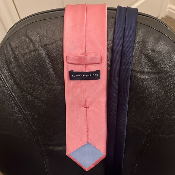 Tommy Hilfiger tie (Pink with blue on the small side) - Picture 3 of 5